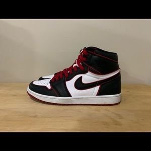 Air Jordan 1 Retro High Bloodline size 10.5
